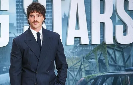 « VOUS N’AUREZ PAS DE PHOTO DE MOI » : JACOB ELORDI RÉPRIMANDE UN PAPARAZZI