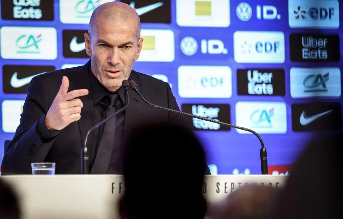 EQUIPE DE FRANCE : « PLUTÔT QUE DE MENTIR, IL PRÉFÈRE SE TAIRE »… ZIDANE, UNE AUTRE MANIÈRE DE PRENDRE LA PAROLE