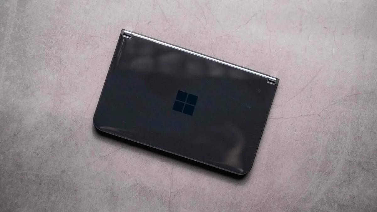 UN MYSTÉRIEUX PROTOTYPE DE SURFACE PHONE DE 2014 SE MONTRE EN PHOTO