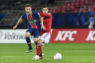 « JE N’AI PLUS BESOIN D’ARGENT » : UN ANCIEN MILIEU DU PSG SIGNE ET JOUE GRATUITEMENT EN TROISIÈME DIVISION ESPAGNOLE