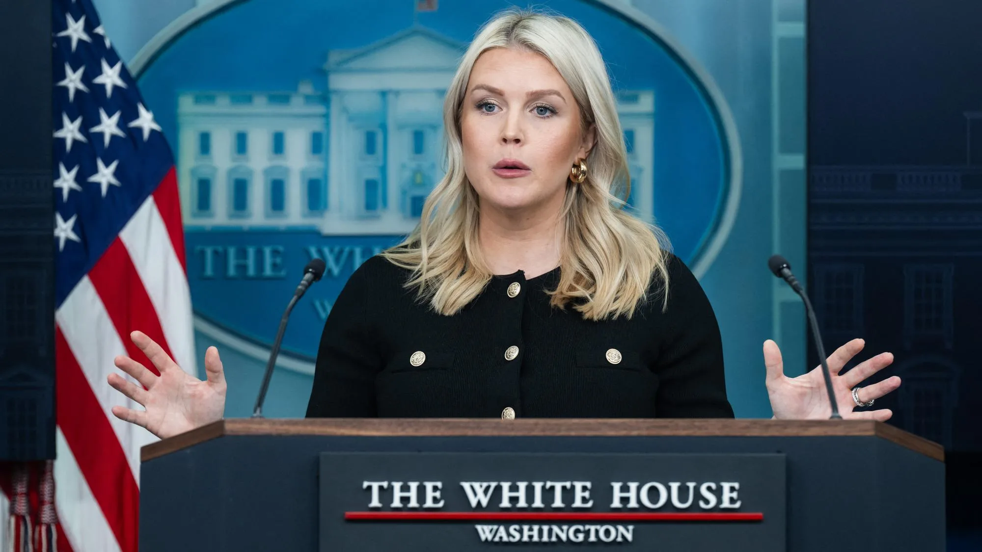 KAROLINE LEAVITT, EX-PORTE-PAROLE DE DONALD TRUMP, A TROUVÉ UN POINT DE CHUTE (PEU SURPRENANT) SUR FOX NEWS