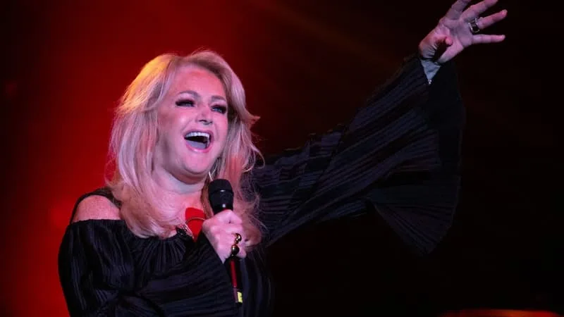 MORT DE BONNIE TYLER: D’OÙ LUI VENAIT CETTE VOIX ROCAILLEUSE QUI A FAIT SON SUCCÈS?