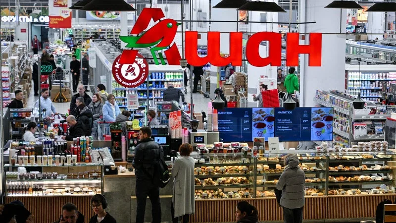 ACTIFS D’AUCHAN SAISIS EN RUSSIE: LA FRANCE VA-T-ELLE INTERVENIR OU L’ARBITRAGE INTERNATIONAL EST-IL LE SEUL RECOURS DES MULLIEZ?