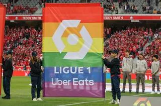 « LA CULTURE FOOT EST HOMOPHOBE » : DERRIÈRE LE MATCH DES FIERTÉS DE LA COUPE DU MONDE, UN TRÈS LONG COMBAT