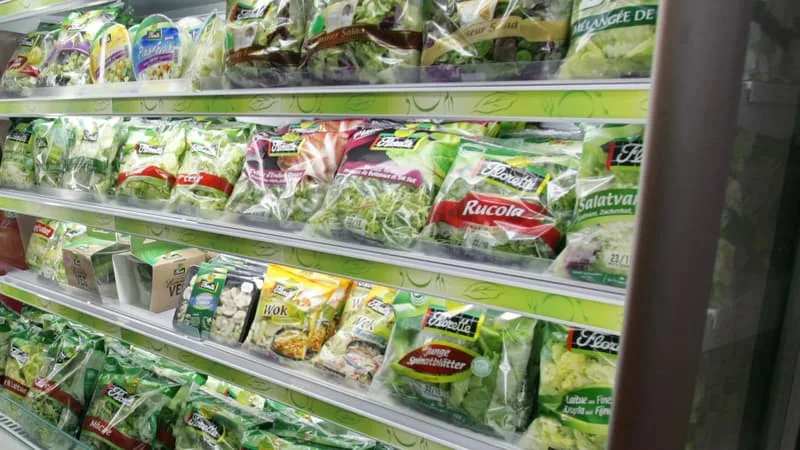 CETTE SALADE EN SACHET VENDUE CHEZ CARREFOUR EST CONTAMINÉE AUX SALMONELLES ET PEUT VOUS DONNER LA GASTRO