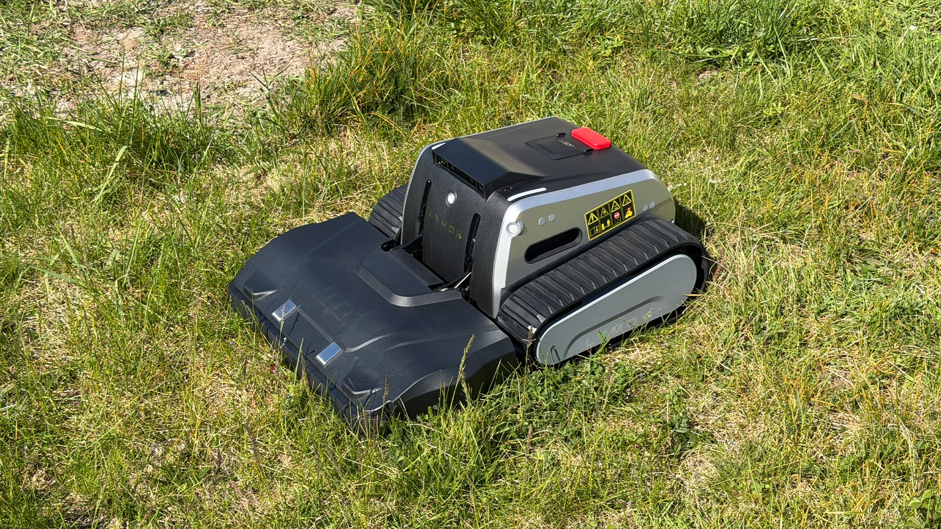 J’AI TESTÉ LE LYMOW ONE PLUS : LE ROBOT TONDEUSE QUI N’A PEUR DE RIEN, OU PRESQUE
