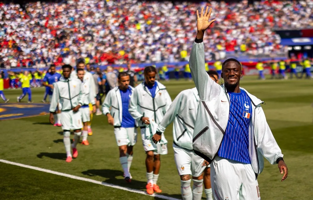 COUPE DU MONDE 2026 : « UN RACISME CRASSEUX »… DES POLITIQUES FRANÇAIS RÉPONDENT À L’ESPAGNOL RAJOY SUR LES BLEUS