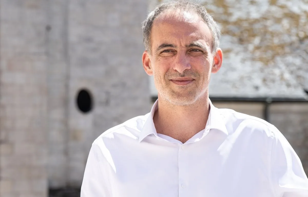 PRÉSIDENTIELLE 2027 : « CA LUI OUVRE LA VOIE »… RAPHAËL GLUCKSMANN A-T-IL DÉJÀ REMPORTÉ SON BRAS DE FER AVEC LE PS ?