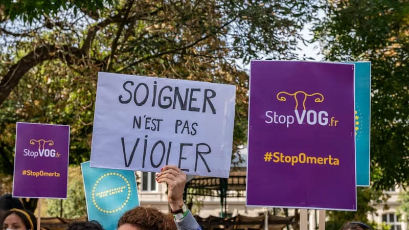 PRÈS D’UNE PATIENTE SUR DEUX DIT AVOIR SUBI DES VIOLENCES OBSTÉTRICALES OU GYNÉCOLOGIQUES