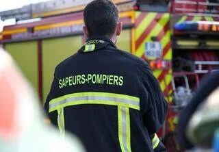 UNE MAISON RAVAGÉE PAR LES FLAMMES PRÈS D’ANGERS, UNE FEMME RELOGÉE