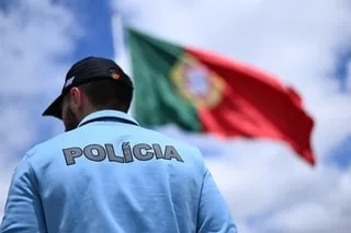 UN AUTOMOBILISTE IVRE BLESSE DOUZE PERSONNES DANS UNE RUE TOURISTIQUE AU SUD DU PORTUGAL
