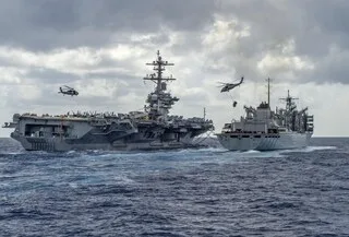 GUERRE AU MOYEN-ORIENT : LE PORTE-AVIONS AMÉRICAIN ABRAHAM LINCOLN QUITTE LA THAÏLANDE AVEC SES 5 000 MEMBRES D’ÉQUIPAGE