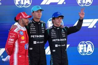 F1. LA GRILLE DE DÉPART DU GRAND PRIX DE CATALOGNE, AVEC GEORGE RUSSELL EN POLE POSITION DEVANT LEWIS HAMILTON