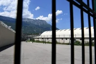 DES DÉTENUS DE LA PRISON DE GRENOBLE-VARCES REFUSENT DE RÉINTÉGRER LEUR CELLULE, L’ERIS DÉPLOYÉE