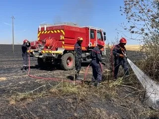 LES SAPEURS-POMPIERS DE LA SARTHE ENCORE MOBILISÉS CE MERCREDI POUR ÉTEINDRE PLUSIEURS FEUX DANS LA CAMPAGNE