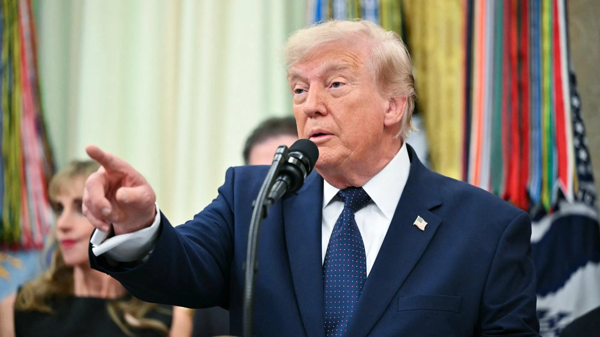 LE DÉTROIT D’ORMUZ SERA-T-IL BIENTÔT ROUVERT ? TRUMP Y CROIT ET POURSUIT LES MENACES CONTRE L’IRAN