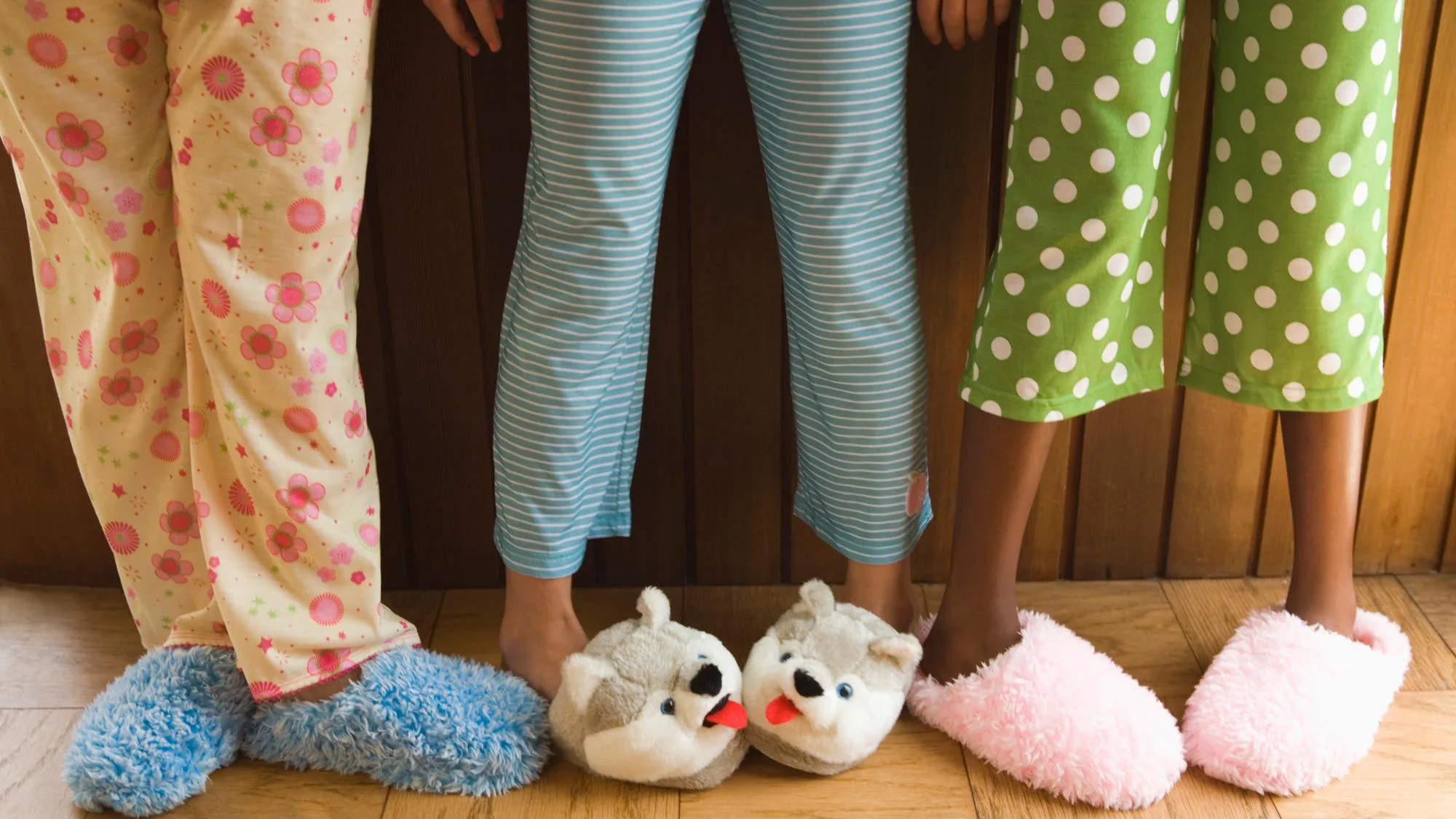 CE QU’IL FAUT DIRE À SES ENFANTS AVANT UNE « SOIRÉE PYJAMA », SANS TOMBER DANS LA PARANOÏA
