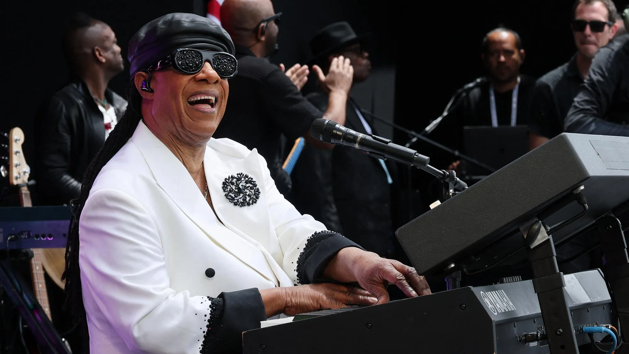 STEVIE WONDER AVAIT UN INVITÉ SURPRISE DE MARQUE POUR SON CONCERT TRIOMPHAL À PARIS