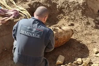 UNE GRENADE DE LA SECONDE GUERRE MONDIALE DÉCLENCHÉE PAR LA CHALEUR DANS LES VOSGES