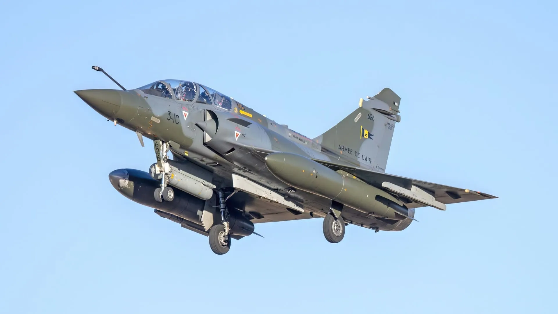 APRÈS DIX ANS DE TRAVAUX, LE MYTHIQUE MIRAGE 2000D FRANÇAIS EST PRÊT À VOLER JUSQU’EN 2030 ET AU-DELÀ