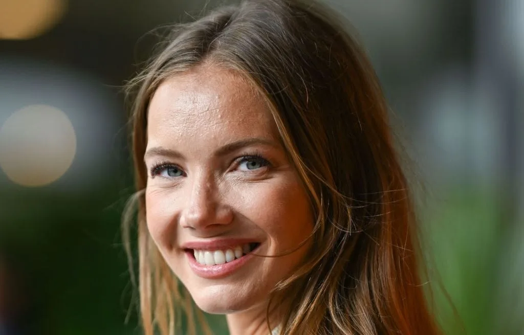 AMANDINE PETIT CÉLÈBRE SON ENTERREMENT DE VIE DE JEUNE FILLE « SURPRISE » EN NORMANDIE