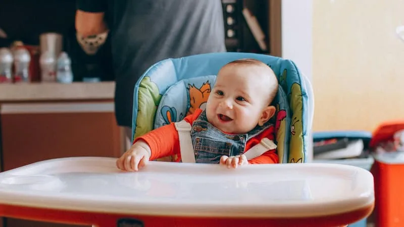 CETTE CHAISE POUR BÉBÉS VENDUE CHEZ LECLERC ET AMAZON PEUT BASCULER ET ENTRAÎNER DE GRAVES BLESSURES: NE L’UTILISEZ PLUS