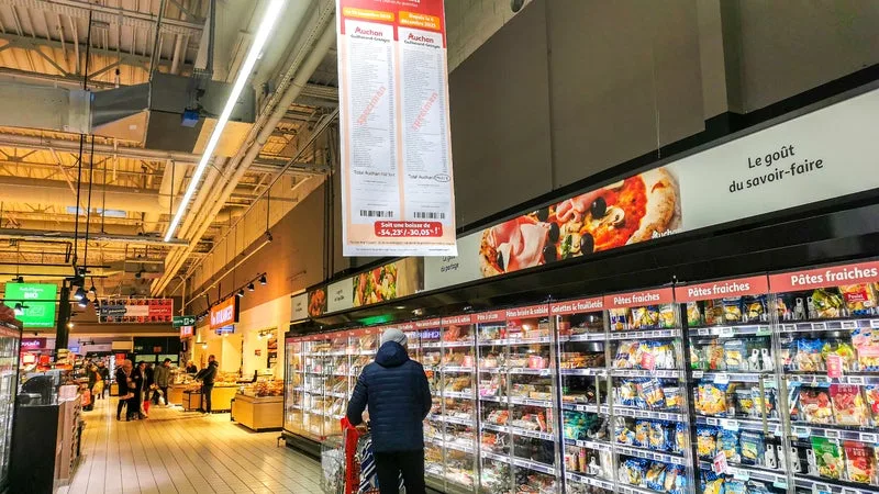 PIÉMONTAISE, COLESLAW… RAPPEL MASSIF DE SALADES PRÉPARÉES VENDUES CHEZ INTERMARCHÉ: ELLES CONTIENNENT DES CORPS ÉTRANGERS « DURS ET NOIRS »