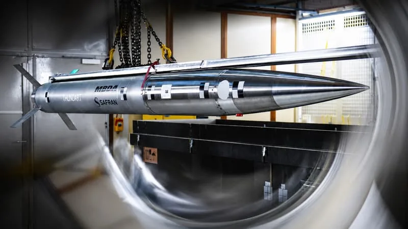LE STRATÉGIQUE FUTUR LANCE-ROQUETTES DE LA FRANCE NE SERA PAS AMÉRICAIN: LA MINISTRE DES ARMÉES ANNONCE ENTRER EN NÉGOCIATION EXCLUSIVE AVEC SAFRAN ET MBDA POUR LE SUCCESSEUR DU SYSTÈME ACTUEL