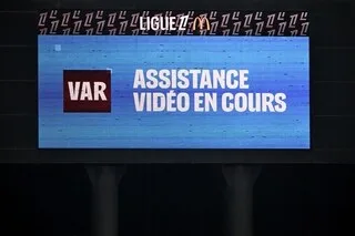« ABERRANT », « ÇA INTERPELLE » : L’ABSENCE DE VAR EN LIGUE 2 N’EST PAS AU GOÛT DES ENTRAÎNEURS