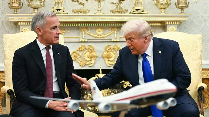 « LE CANADA NOUS ARNAQUE DEPUIS DES ANNÉES », « LES CANADIENS PENSENT QUE TOUT LEUR EST DÛ »… TRUMP ANNONCE DES DROITS DE DOUANE DE 50% SUR LES VÉHICULES PRODUITS CHEZ SON VOISIN