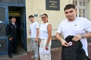 « UNE BONNE OCCASION D’ESSAYER AVANT DE S’ENGAGER » : LES PREMIERS VOLONTAIRES ONT SIGNÉ POUR LE SERVICE MILITAIRE