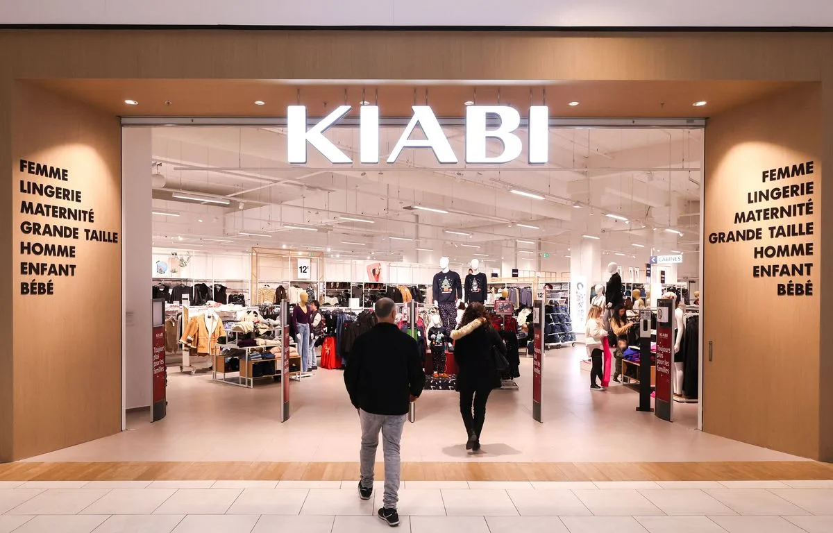 TOUJOURS PLUS DE VÊTEMENTS NEUFS ACHETÉS EN FRANCE