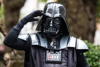 POURQUOI UN MYSTÉRIEUX « DARK VADOR » S’EST-IL INVITÉ AU CONSEIL MUNICIPAL DE CETTE GRANDE VILLE ?