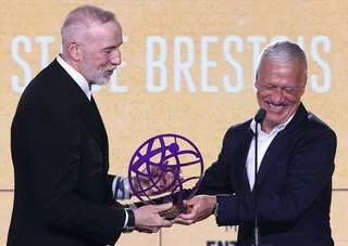 MORT D’ÉRIC ROY. « PROFONDÉMENT HUMAIN », « GRAND PROFESSIONNEL » : L’HOMMAGE DE DIDIER DESCHAMPS ET GUY STÉPHAN