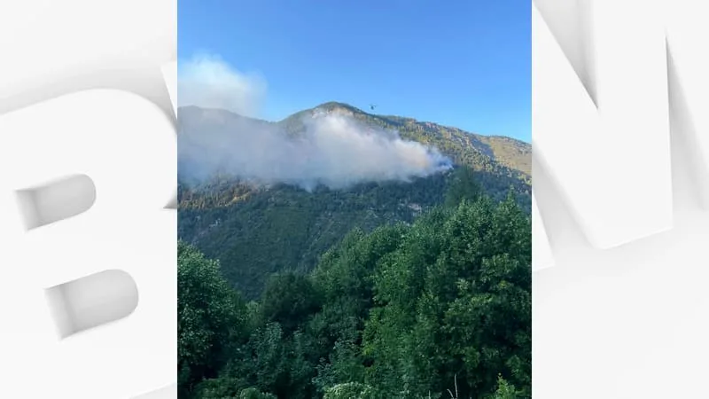 UN FEU DE FORÊT A REPRIS DANS LES ALPES-MARITIMES, PLUS DE 40 LARGAGES RÉALISÉS