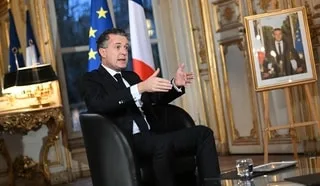 « ON A UN TRAIN DE RETARD » : CHRISTOPHE BÉCHU S’EXPRIME SUR LES LIMITES DE LA FRANCE FACE AUX PICS DE CHALEUR