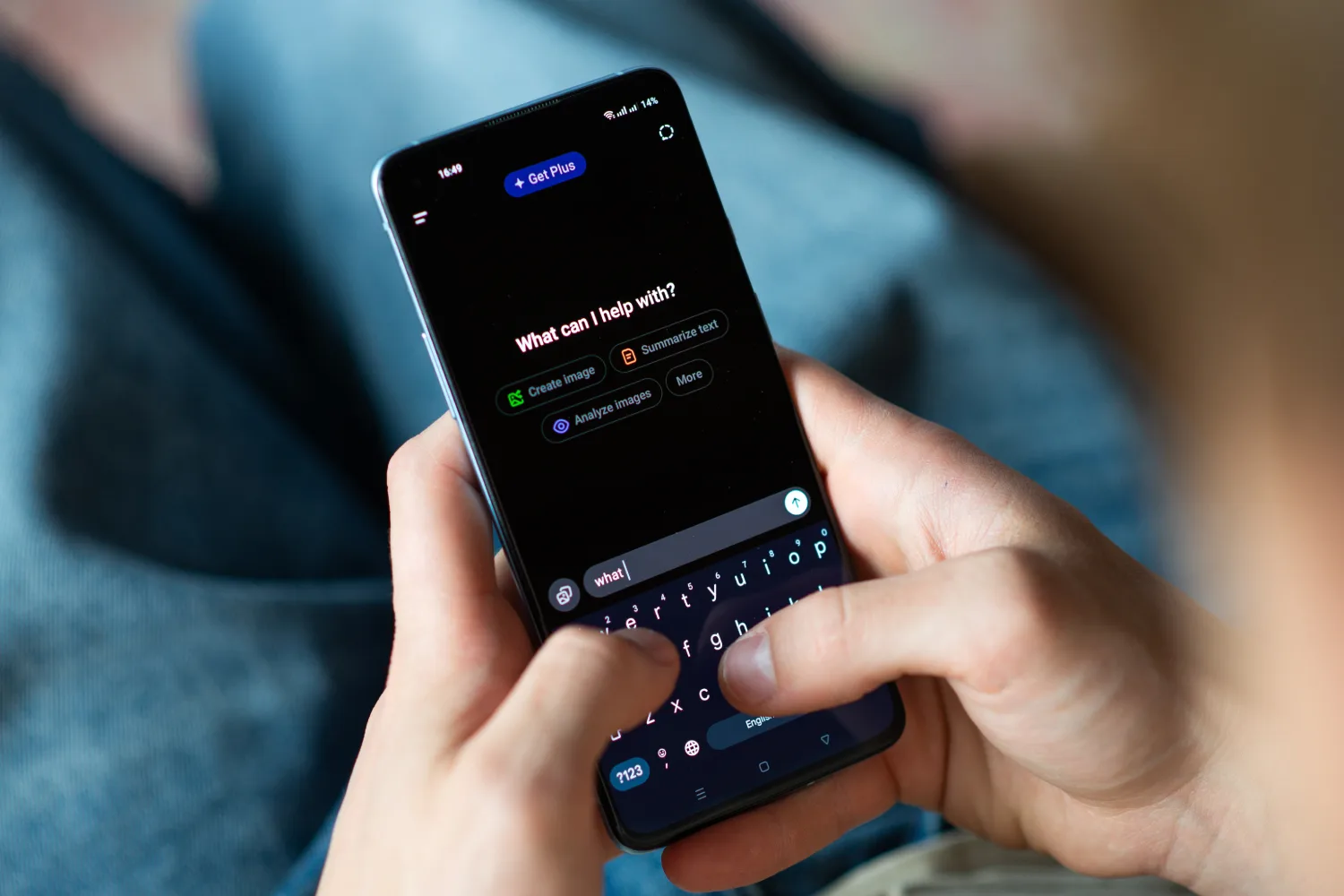 LA PUBLICITÉ DÉBARQUE TRÈS BIENTÔT DANS CHATGPT EN FRANCE, ET OPENAI PROMET QU’ELLE NE CHANGERA RIEN À VOS RÉPONSES