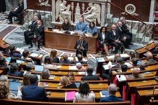 DANS LA FOULÉE DE L’AFFAIRE LYHANNA, LES DÉPUTÉS VOTENT POUR RENDRE IMPRESCRIPTIBLES LES CRIMES COMMIS SUR LES MINEURS