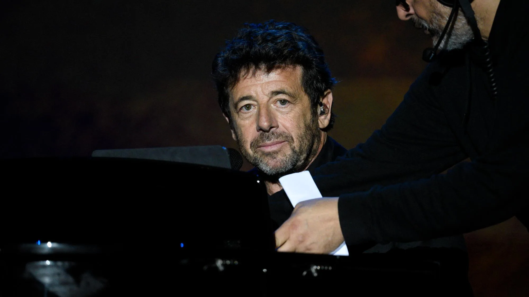 APRÈS LES CONCERTS DE PATRICK BRUEL, LA PIÈCE DE THÉÂTRE DANS LAQUELLE IL JOUE À PARIS ANNULÉE À SON TOUR