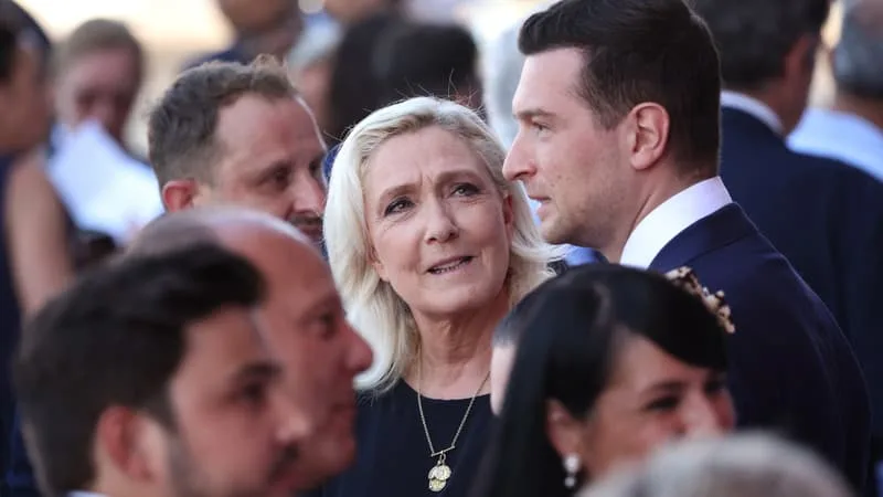 FAIRE EN SORTE QUE LE VOILE « N’EXISTE PLUS DANS LA RUE »: LE RASSEMBLEMENT NATIONAL TENTÉ PAR UN RÉFÉRENDUM EN CAS DE VICTOIRE DE MARINE LE PEN À LA PRÉSIDENTIELLE DE 2027?