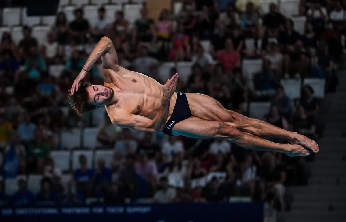 JULES BOUYER DÉBLOQUE LE COMPTEUR DE MÉDAILLES DE LA FRANCE AUX CHAMPIONNATS D’EUROPE AVEC L’ARGENT EN PLONGEON À 3 M