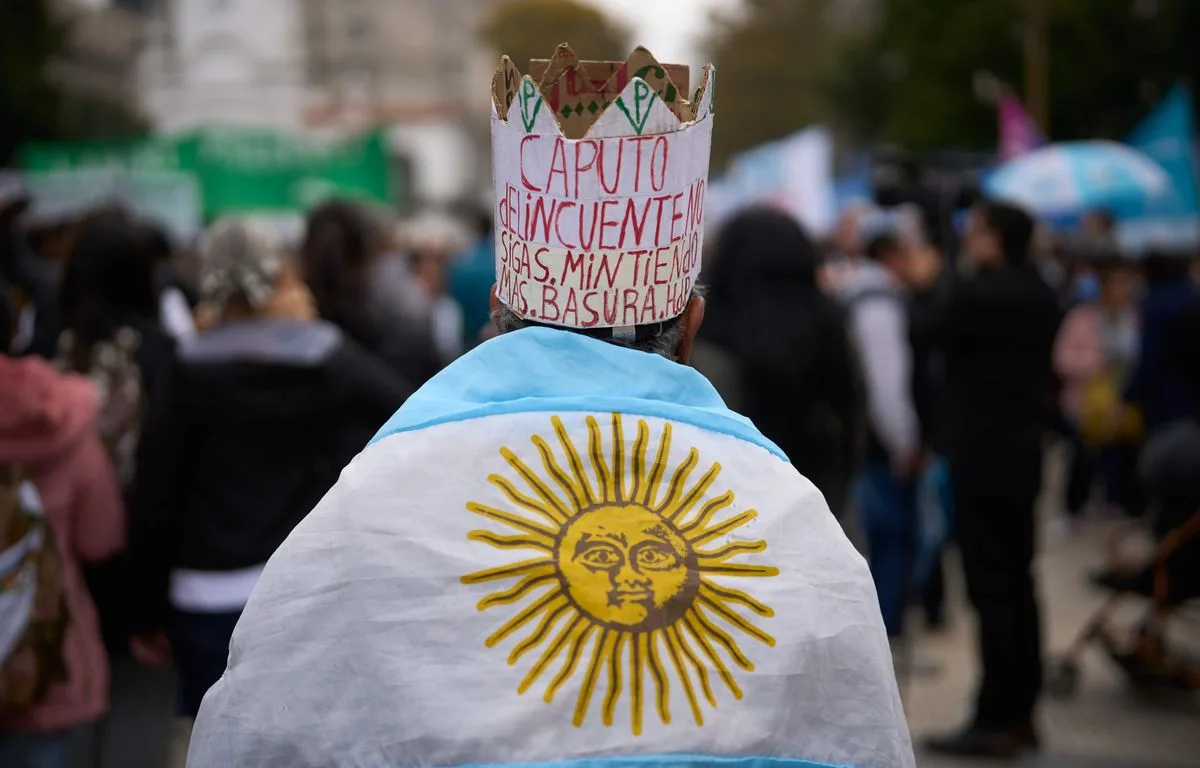 ARGENTINE : SOUS JAVIER MILEI, LA SURVEILLANCE TECHNOLOGIQUE DE MASSE S’INSTALLE SANS CONTRE-POUVOIR, ALERTE AMNESTY