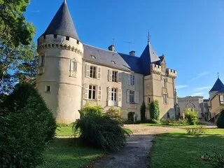 CE CHÂTEAU MÉCONNU ET PLEIN DE SURPRISES RACONTE L’HISTOIRE DE LA FAMILLE DE GEORGE SAND