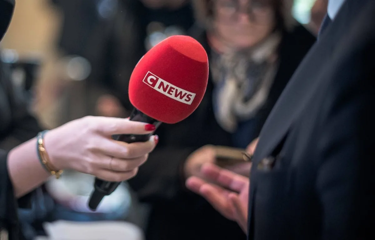 CNEWS MISE EN DEMEURE PAR L’ARCOM : « UNE DÉCISION POLITIQUE », SELON SAADA