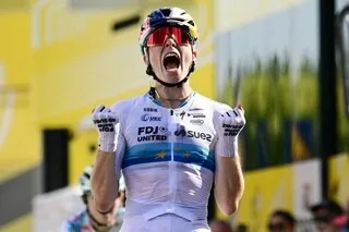 TOUR DE FRANCE FEMMES. LE CLASSEMENT DE LA 8E ÉTAPE APRÈS LA VICTOIRE DE DEMI VOLLERING DANS LE FINAL