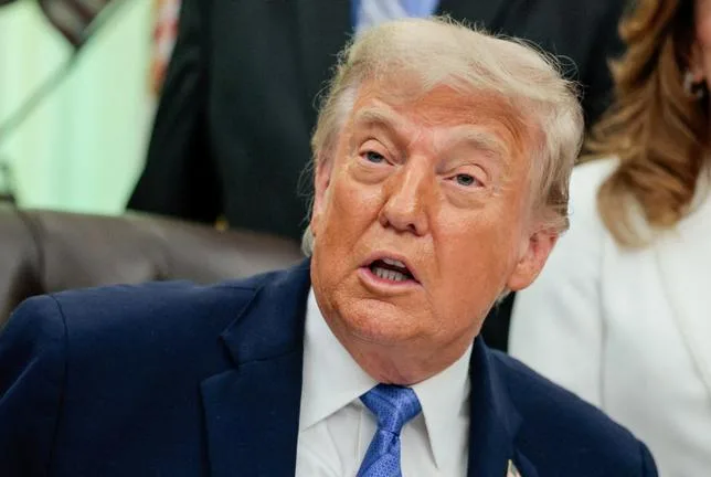 TRUMP MENACE DE FRAPPER “TRÈS FORT” L’IRAN CETTE NUIT ET DE METTRE LA MAIN SUR SES RESSOURCES