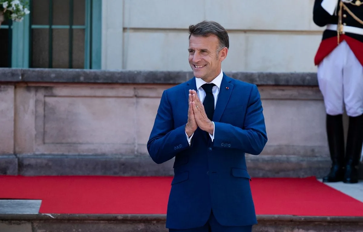 CANICULE : MACRON DÉFEND LE « GROS TRAVAIL » D’ADAPTATION QUI A ÉTÉ FAIT ET SOULIGNE UNE « PÉRIODE TOTALEMENT INÉDITE »