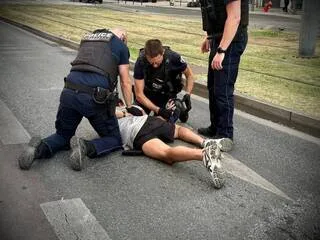 « SANS ÇA, JE NE SERAIS PAS VENU » : LA POLICE MUNICIPALE D’ANGERS EST DÉSORMAIS ARMÉE DE PISTOLETS, CE QUE ÇA CHANGE