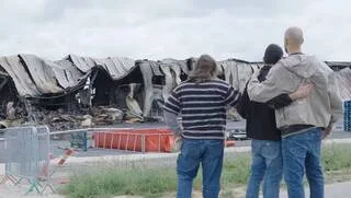APRÈS L’INCENDIE DE L’USINE DE CHIPS BROSTI, BRETS PROPOSE SON AIDE AUX YOUTUBEURS MCFLY ET CARLITO POUR LEUR ACTIVITÉ