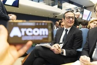 L’ARCOM RÉFLÉCHIT À « DE NOUVELLES RÈGLES » POUR ENCADRER LES PODCASTS POLITIQUES AVANT LA PRÉSIDENTIELLE 2027